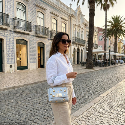 Mala Samira de Couro Sintético Resistente na Cor Prata - Tendência Verão 2026